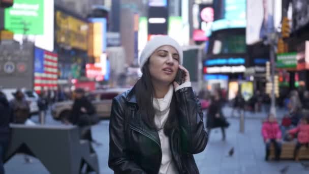 Menina turca jovem em uma viagem de férias para Nova York — Vídeo de Stock