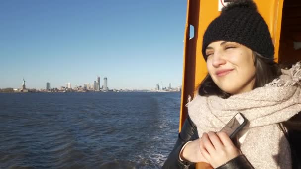 Young and beautiful woman on a ferry in New York — Stock Video