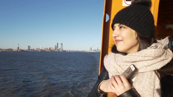 Young and beautiful woman on a ferry in New York — Stock Video