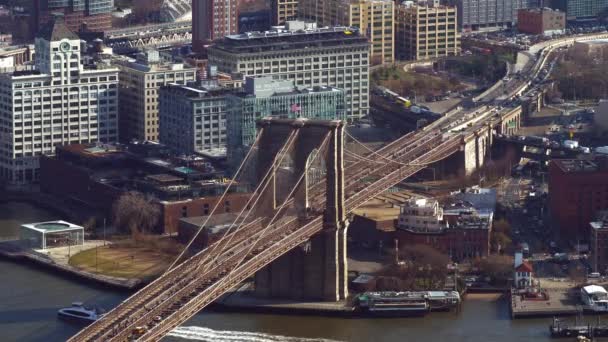 Widok z lotu ptaka nad Brooklyn Bridge Nowy Jork — Wideo stockowe