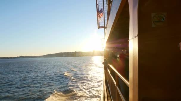 日落时的史泰登岛渡轮 — 图库视频影像