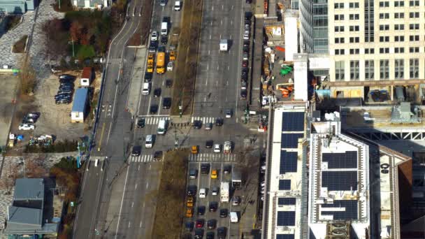 Amazing aerial view over street traffic in Manhattan New York — Stock Video