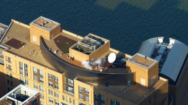 Grand bâtiment à Hudson River New York par le haut — Video