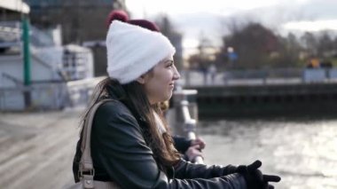 İki arkadaş New York'a gezi için seyahat.