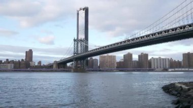 New York'ta ünlü Manhattan Köprüsü