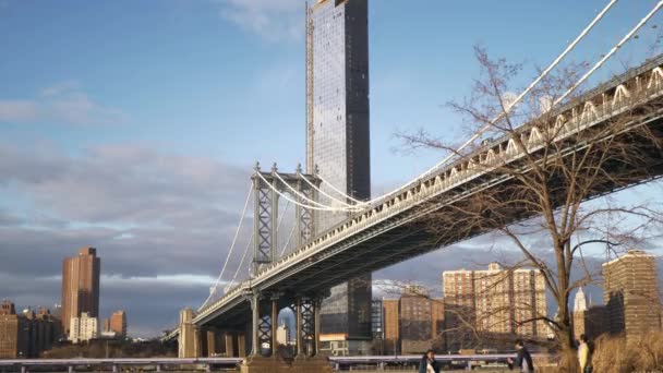 Fantastisk utsikt över Manhattan Bridge i New York — Stockvideo