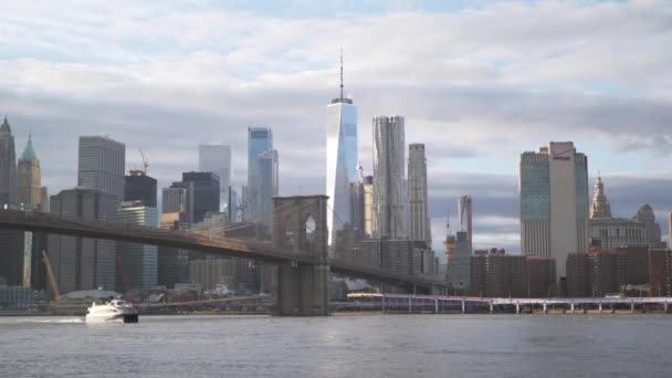 Úžasný Výhled Panorama Manhattanu Brooklynským Mostem Cestovatelské Fotografie — Stock video