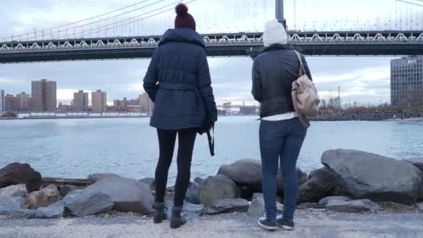 Promenade incroyable au Manhattan Bridge à New York, parfaite pour faire du tourisme — Video