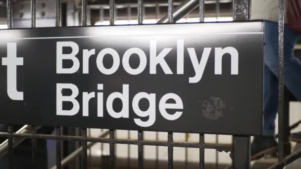 Brooklyn Bridge Station i New York — Stockvideo