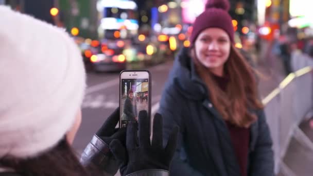 Two girls in New York take photos at Times Square — Stock Video