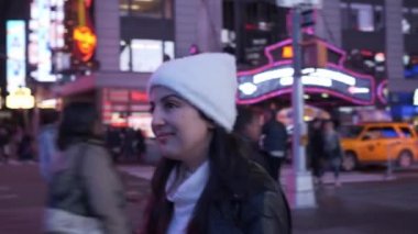 Gençlerin tarih gece New York üzerinden bir turistik gezi