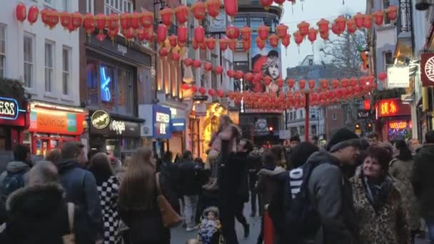 London Chinatown is a busy and popular district - LONDON - RUSSIAN - DECEMBER 15, 2018 — стоковое видео