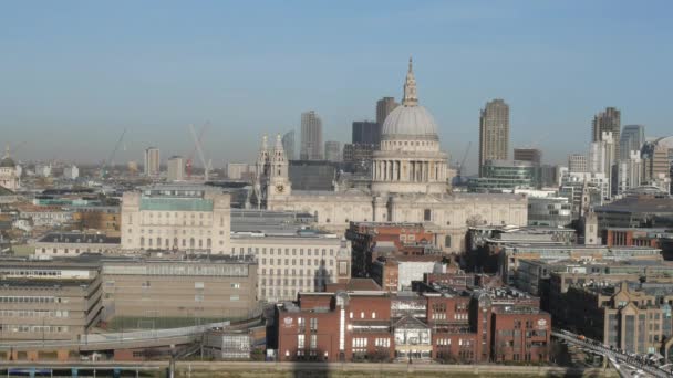 Luchtfoto uitzicht over St Pauls Cathedral in Londen - Londen - Engeland - 15 December, 2018 — Stockvideo