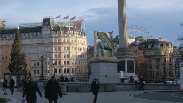 Εθνική Πινακοθήκη στην πλατεία Τραφάλγκαρ στο Λονδίνο - Λονδίνο - Αγγλία - 15 Δεκεμβρίου 2018 — Αρχείο Βίντεο