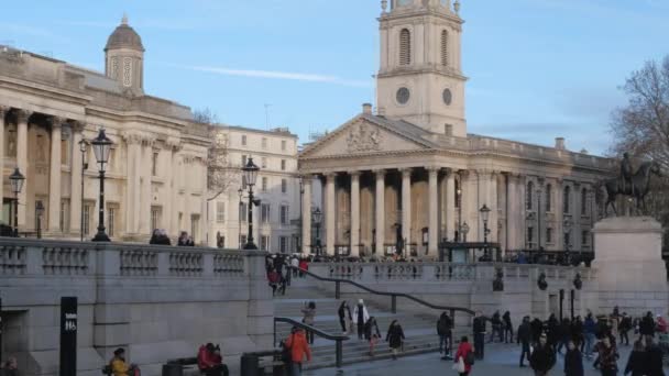 Národní galerie na Trafalgarském náměstí v Londýně - Londýn - Anglie - 15. prosince 2018 — Stock video