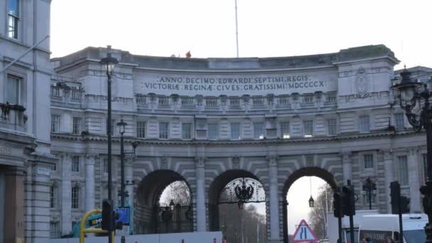 Admiralty Arch in Londen - Londen - Engeland - 15 December, 2018 — Stockvideo