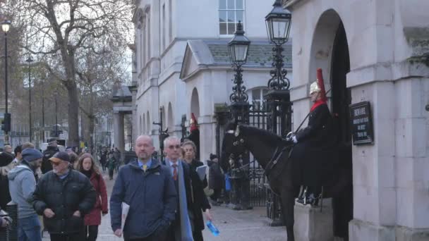Horse Guards Parade at London Whitehall - LONDRES - ENGLÂNDIA - 15 DE DEZEMBRO DE 2018 — Vídeo de Stock