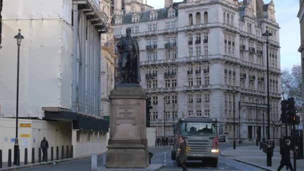 The statues at London Whitehall - LONDON - ENGLAND - DECEMBER 15, 2018 — Stock Video