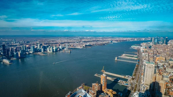 De Hudson rivier in New York en Manhattan van bovenaf — Stockfoto