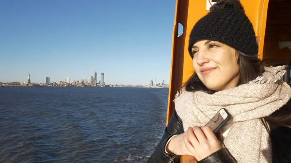 Young and beautiful woman on a ferry in New York — Stock Photo, Image