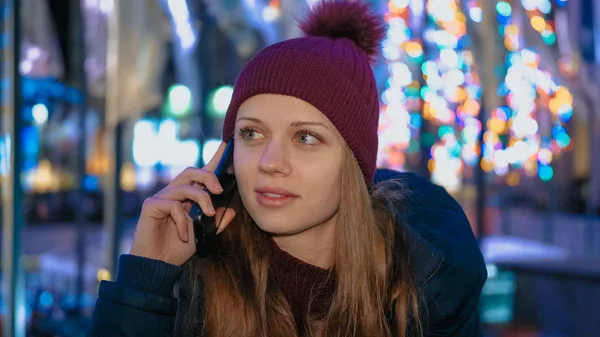 Young woman takes a phone call at night — Stock Photo, Image