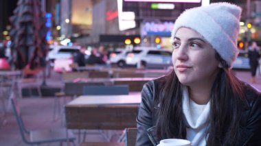 Gençlerin tarih gece New York üzerinden bir turistik gezi