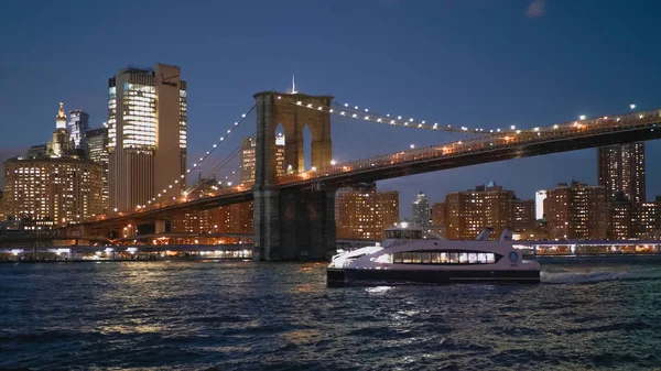 Belle Brooklyn Bridge New York la nuit — Photo