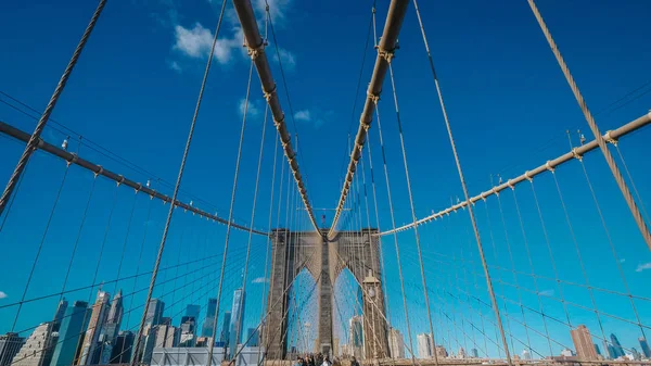 Monumento famoso en Nueva York el maravilloso puente de Brooklyn — Foto de Stock