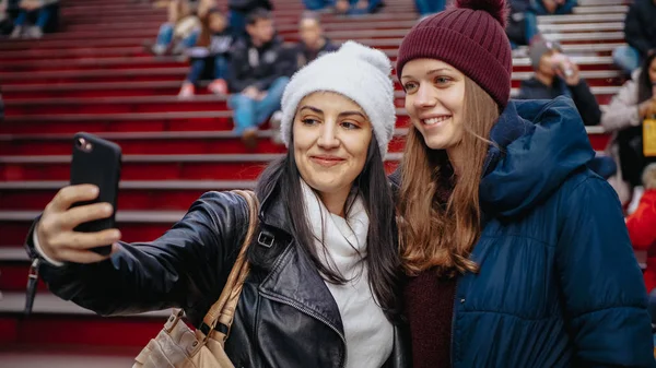 Le ragazze a New York visitano Times Square — Foto Stock