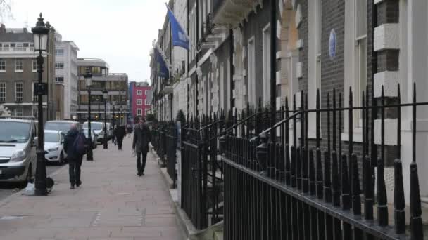 Typical street view in London - LONDON - ENGLAND - DECEMBER 15, 2018 — Stock Video