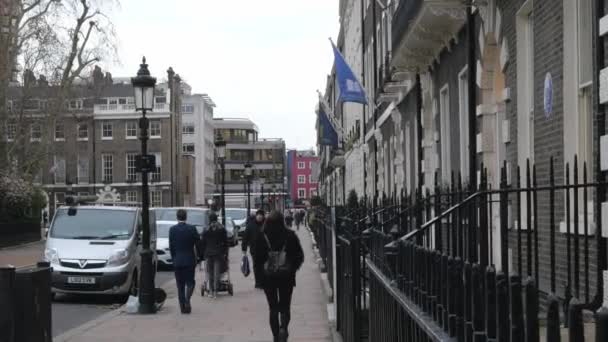 Vista típica de rua em Londres - LONDRES - ENGLÂNDIA - 15 DE DEZEMBRO DE 2018 — Vídeo de Stock