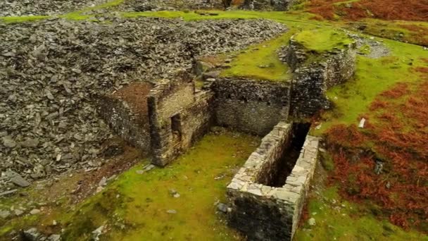 Ruinas de una antigua mina de cobre en el Parque Nacional Lake District — Vídeos de Stock