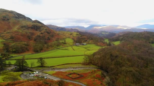 Lake District National Park Engeland luchtfoto drone weergave — Stockvideo