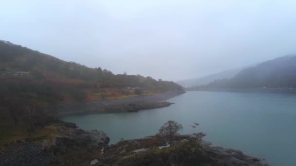 Snowdonia National Park i Wales från ovanstående antenn drönare footage — Stockvideo