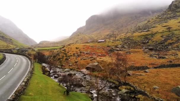 Snowdonia Milli Parkı Galler hava dron görünümü — Stok video