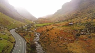 Galler hava dron görüntüleri yukarıdan Snowdonia Milli Parkı
