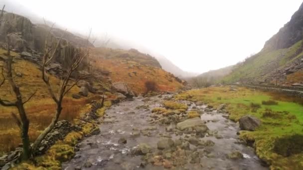 Snowdonia Milli Parkı Galler hava dron görünümü — Stok video