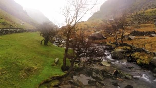 Galler hava dron görüntüleri yukarıdan Snowdonia Milli Parkı — Stok video