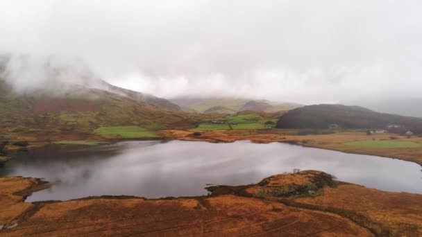 Snowdonia National Park Wales luchtfoto drone weergave — Stockvideo