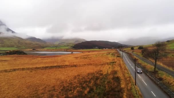Filmagem aérea do Parque Nacional de Snowdonia no País de Gales — Vídeo de Stock