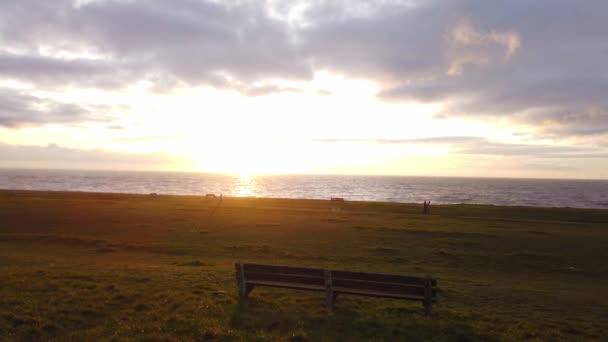 Puesta de sol en el mar de Irlanda — Vídeos de Stock