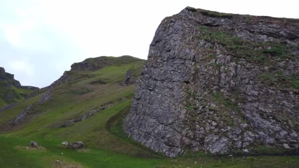 Impressionante Winnats Pass na Inglaterra no Peak District National Park — Vídeo de Stock