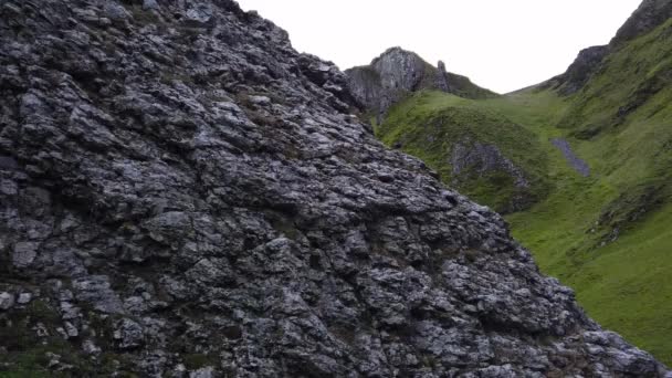 Ohromující Winnats Pass v Anglii v národním parku Peak District — Stock video