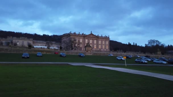 Casa Chatsworth por la noche en el Parque Nacional Peak District — Vídeo de stock