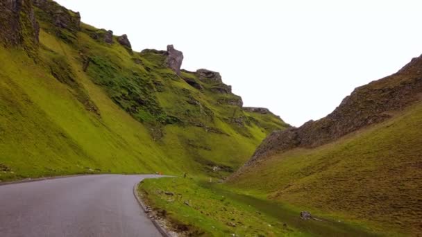 Famosos Winnats Pass na Inglaterra no Peak District National Park — Vídeo de Stock