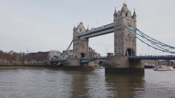 Berühmte Tower Bridge London Steadicam Aufnahme — Stockvideo