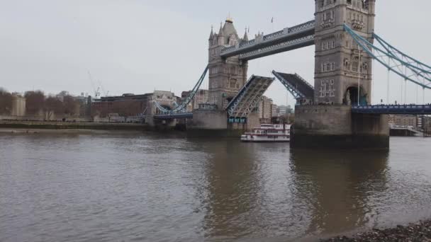 Open Tower Bridge en Londres — Vídeos de Stock