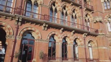 Güzel cephe St Pancras Uluslararası Tren istasyonuna Londra
