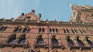 St Pancras Uluslararası Tren istasyonunun Londra - seyahat fotoğrafçılığı güzel cephe