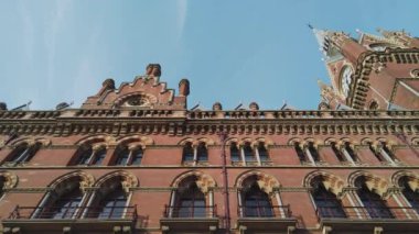 Güzel cephe St Pancras Uluslararası Tren istasyonuna Londra